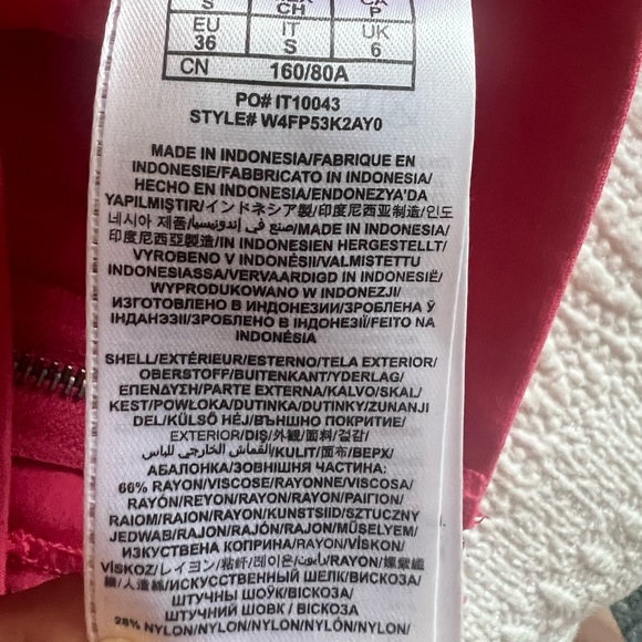 Guess by Marciano Fitted Crop Top - Picture 6 of 7